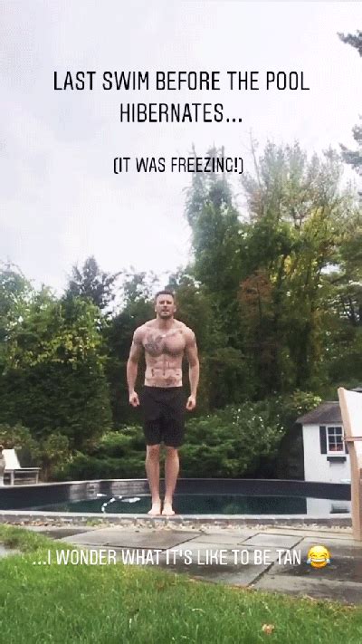 chris evans leaked nudes|Chris Evans Shows Off Ripped Muscles After Nude Photo Leak